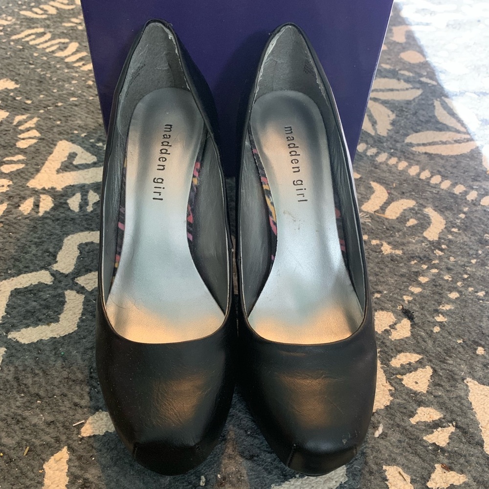 Madden girl black leather pumps size 9